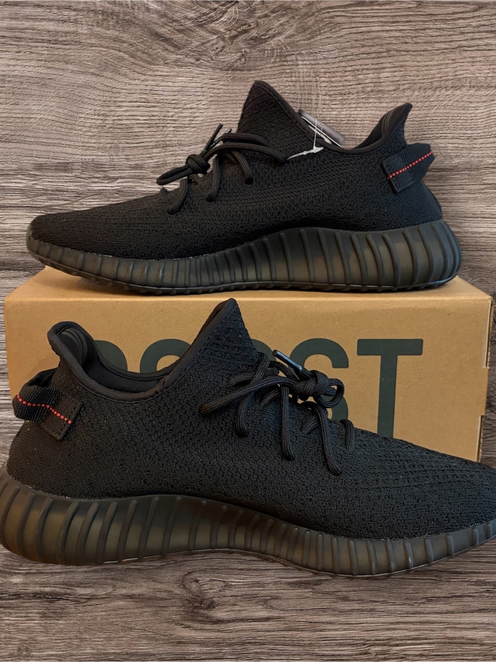 Adidas Yeezy Boost 350 v2 "Bred" - Size 11 - Picture 2 of 6